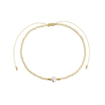 Timi Alba Cream Bead With Pearl Macrame Bracelet In Gold
