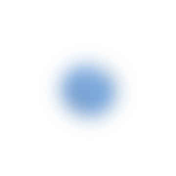 Isolationsgesicht mit überbrochenem runden Schmuckstück - blau