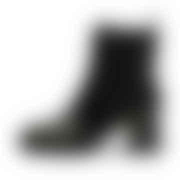 Lila Chelsea Boots In Black