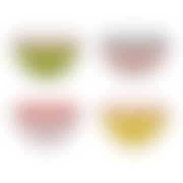 Conjunto de cuatro tazones en colores brillantes estampados