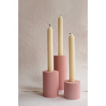 Juego de 3 candelabros de hormigón con columna rosa