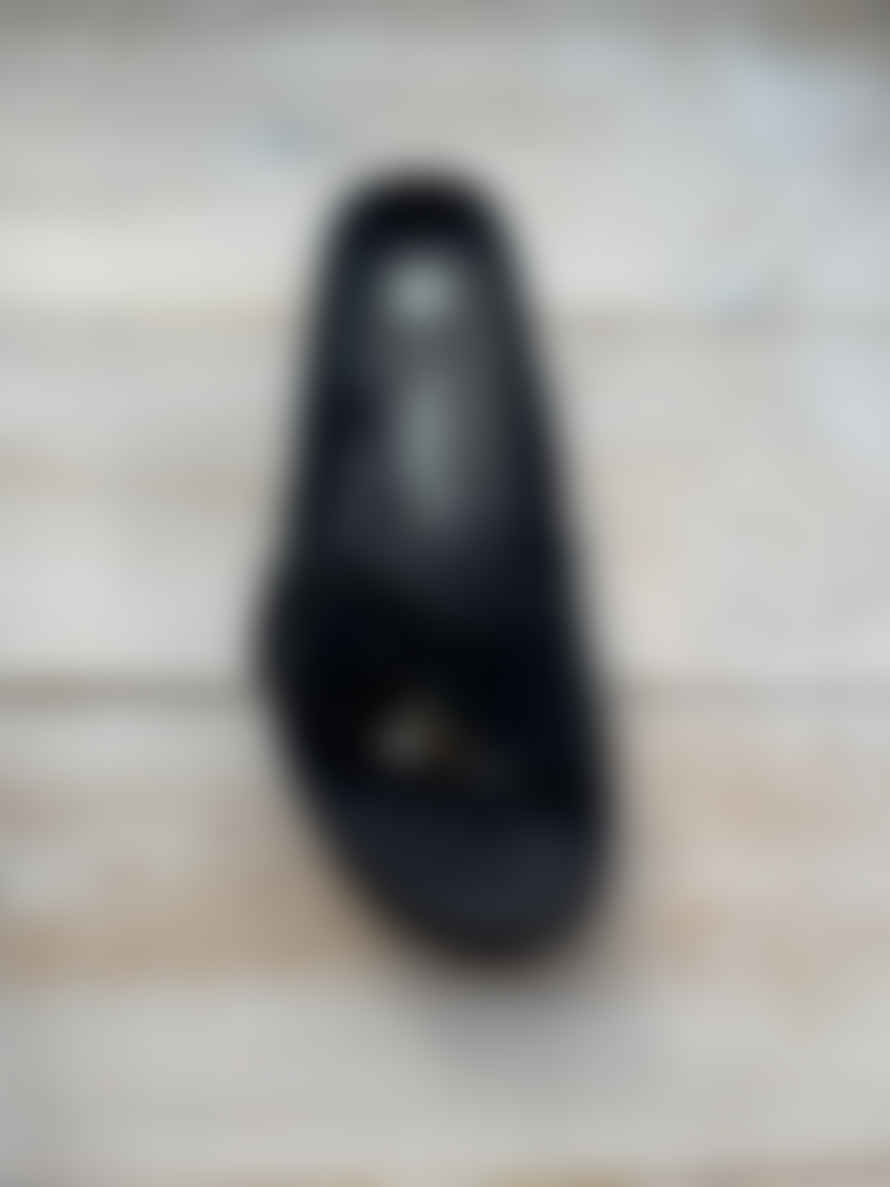Genuins Gudi Leather Sandals - Black