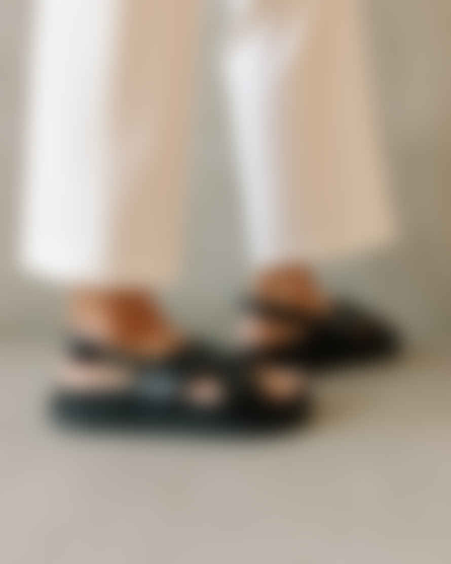 Alohas Marshmallow - Black Leather Sandals