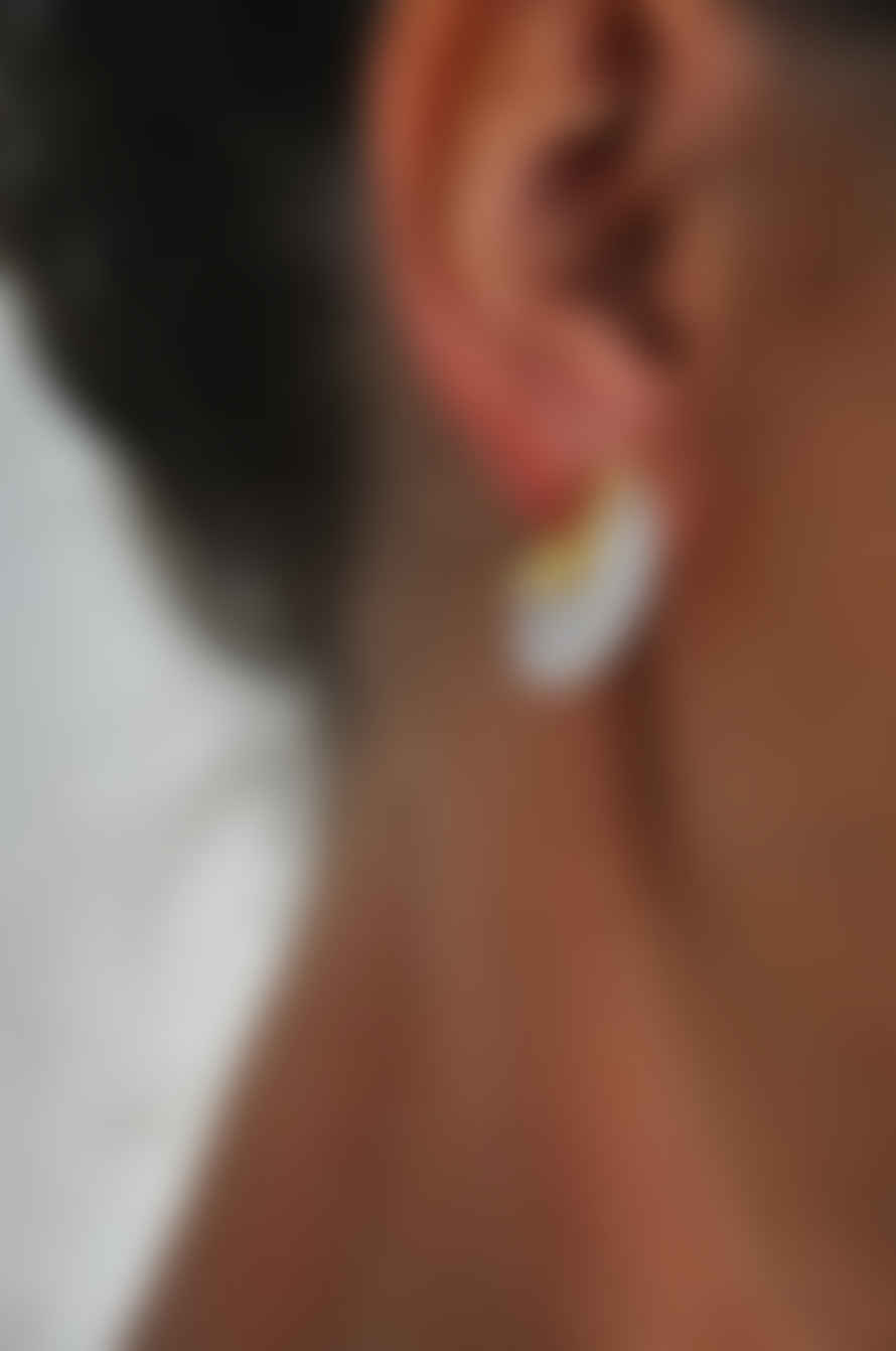 bon bon fistral White And Gold Resin Disc Earrings