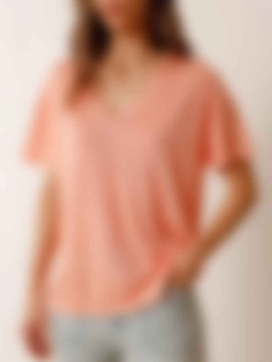 Indi & Cold Rs336 Linen Mix V Neck Tee In Peach