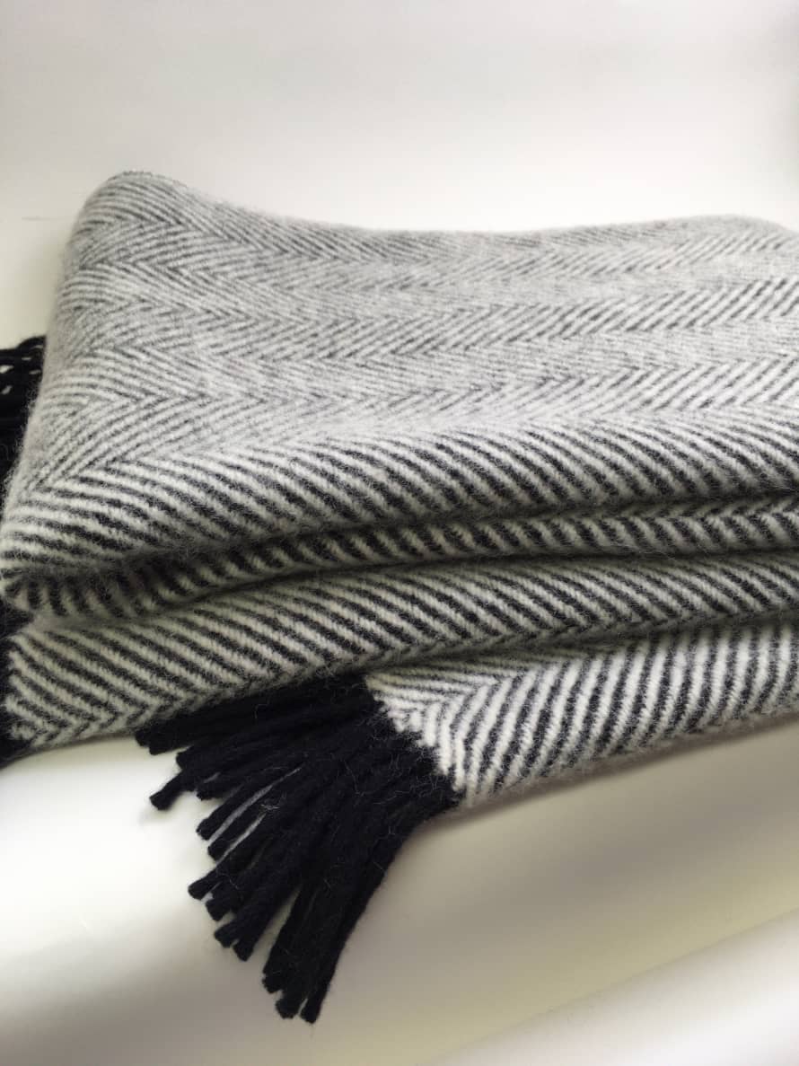 D&T Design Blanket Wool Herringbone Black / White Fb 1101
