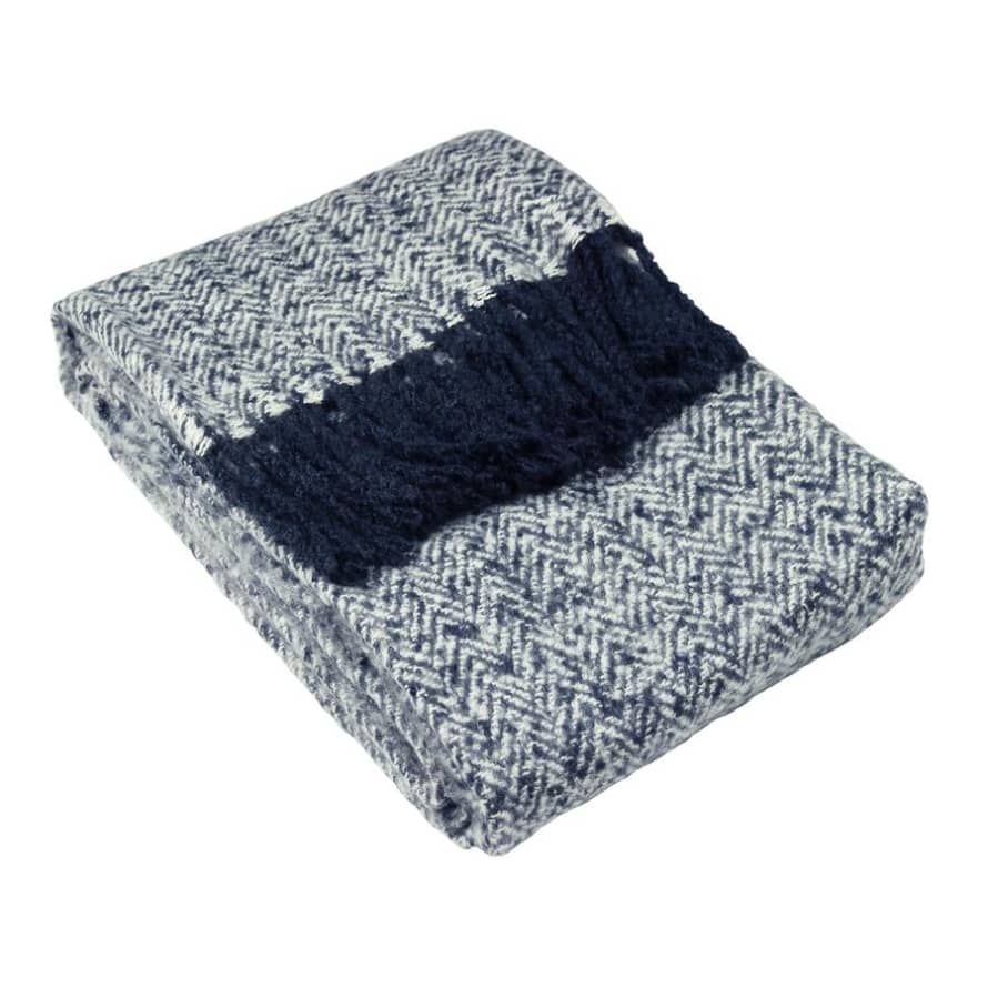 Victoria & Co. Super Soft White and Navy Blue Throw 130x180