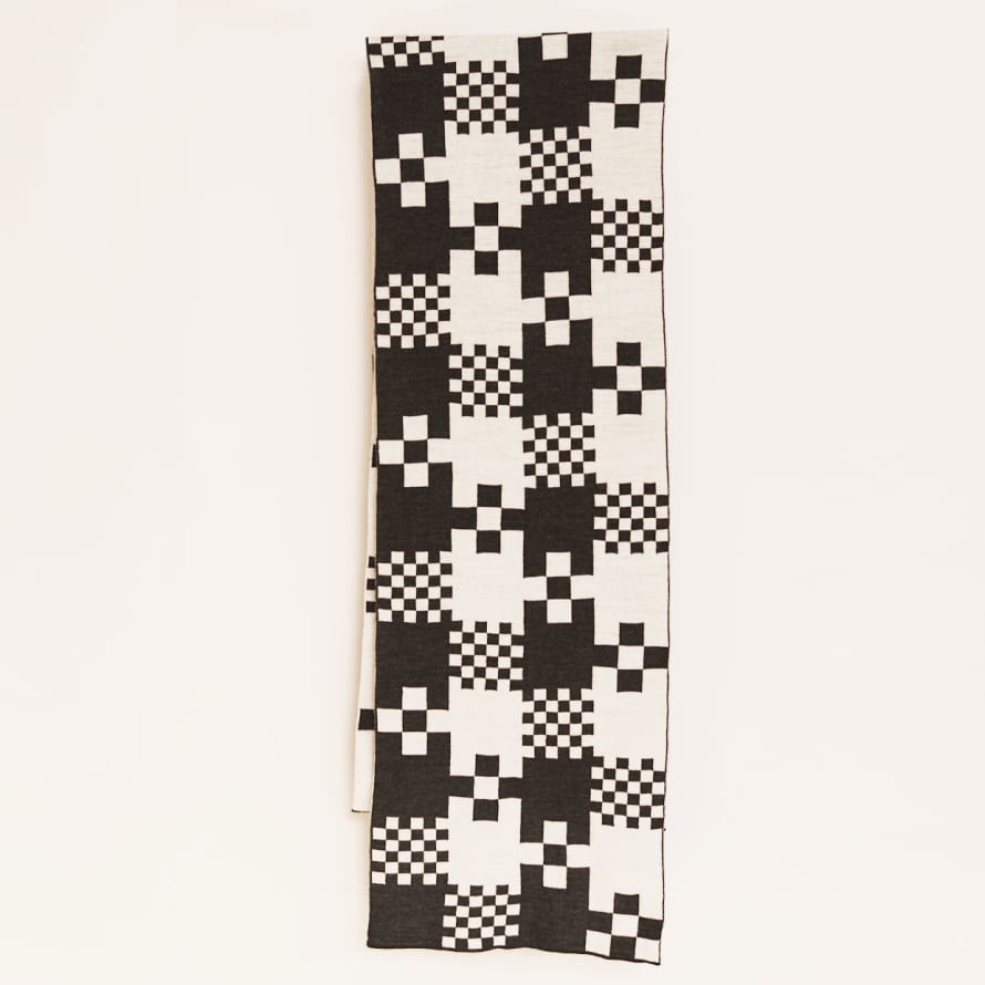 Dowse Riley Black & White Check Pattern Scarf