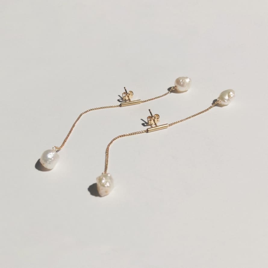 Anchovy Twin Earrings with Rosebud Pearls