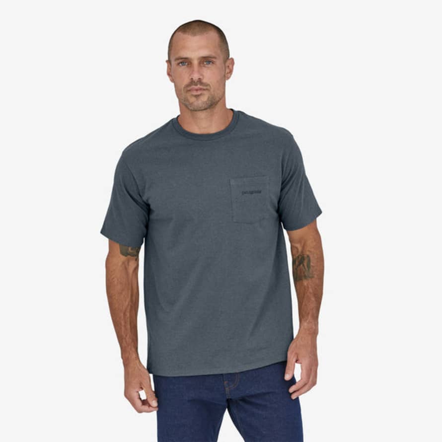 Trouva: Camiseta M's Line Logo Ridge Pocket Responsibili - Plume Grey