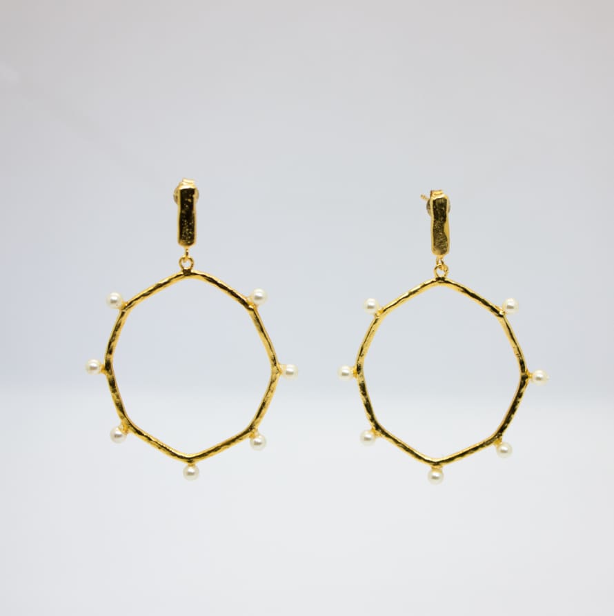Curious & Curious Earrings with Oval Hoops and Small Pearls