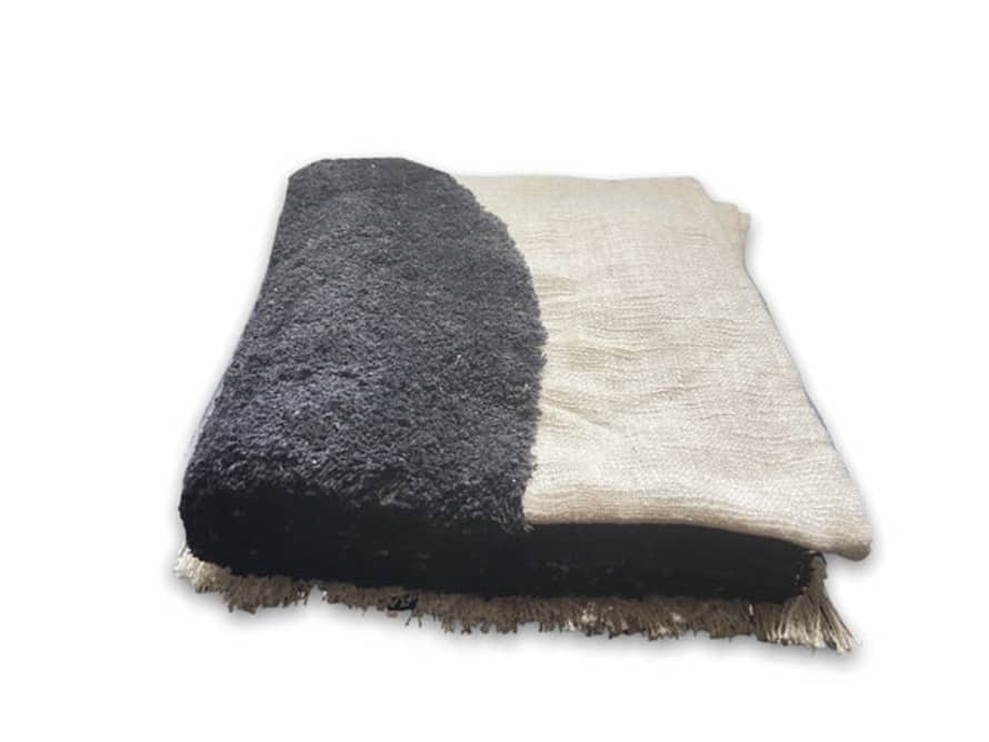 Window Dressing the Soul - Home Hand Woven Tufted Circle Throw (130x150)