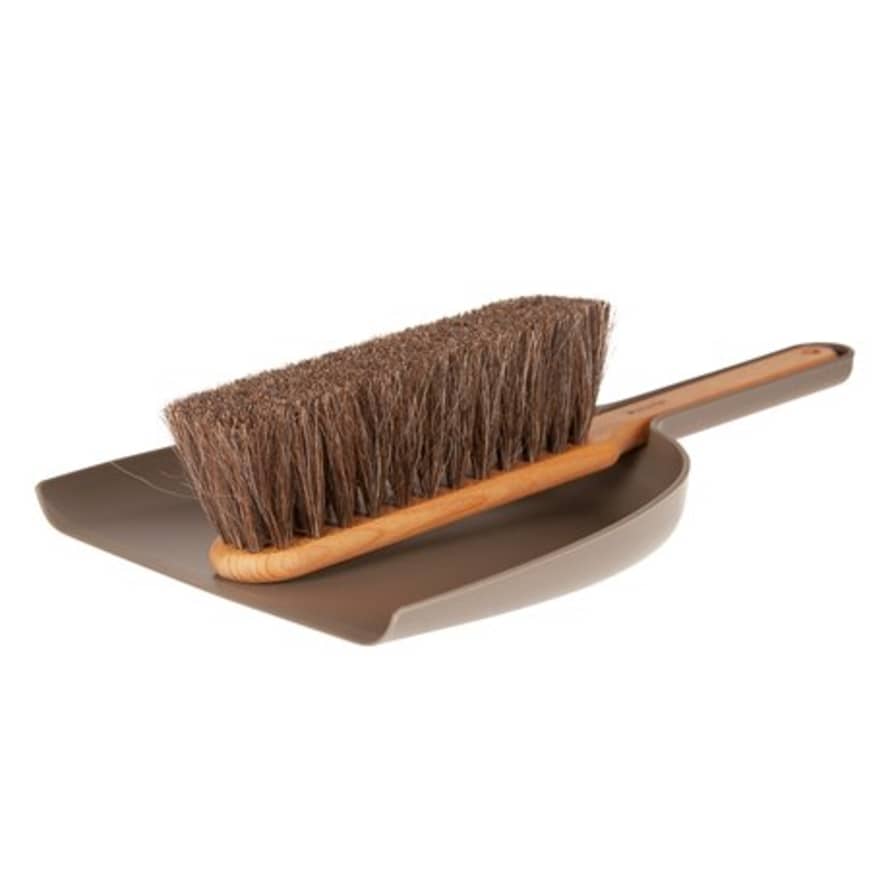 Iris Hantverk Broom and Dustpan Set in Umber