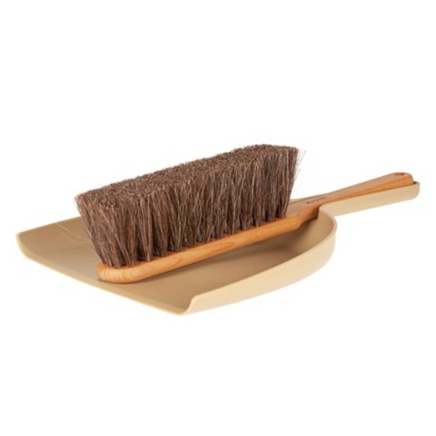 Iris Hantverk Broom and Dustpan Set in Ocher