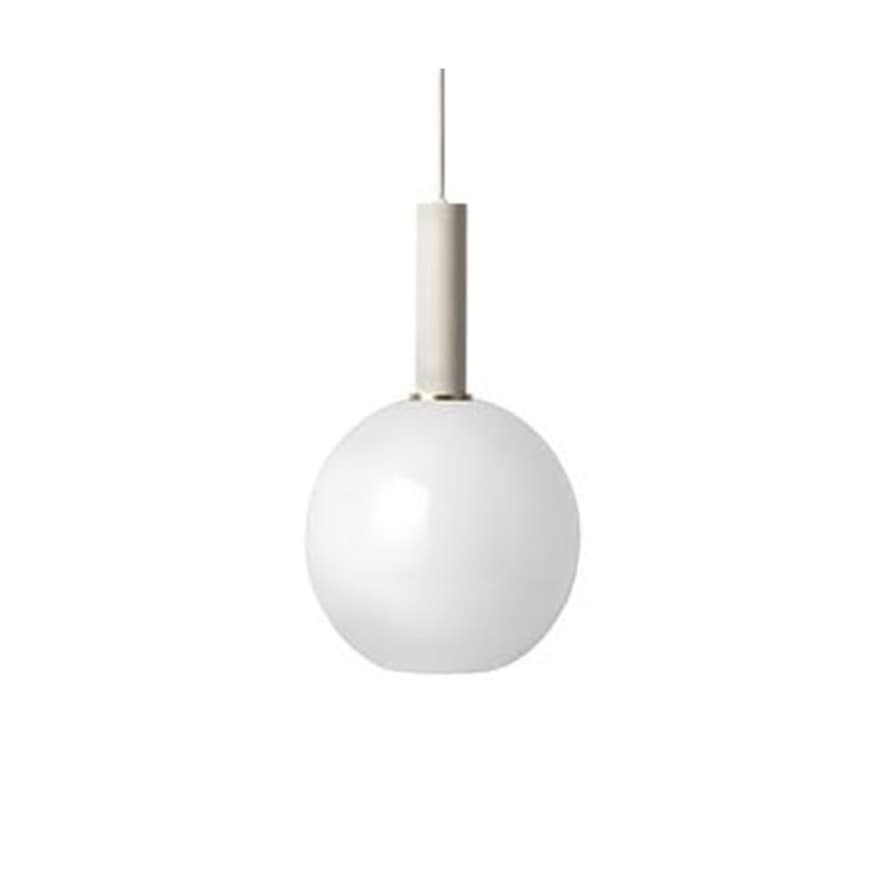 Ferm Living lampada sospensione linea collect fiting alto grigio chiaro con sfera in vetro opaca 