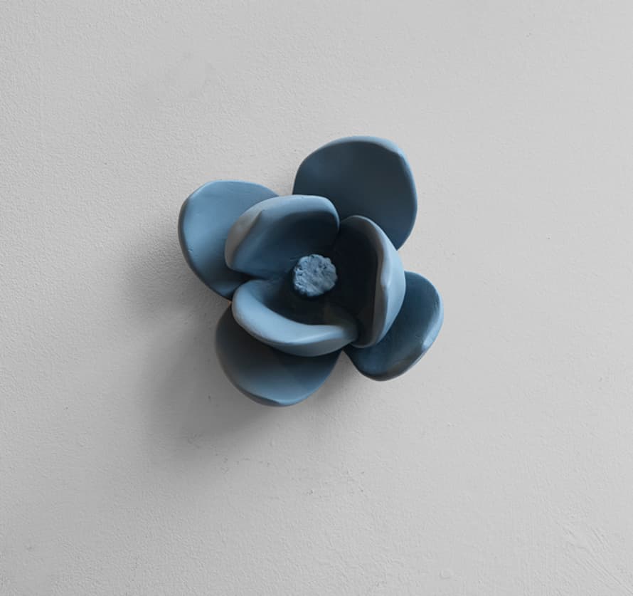 Iva Viana Magnolia Flower Small - Greyish Blue Plaster Sculpture Decor Iva Viana