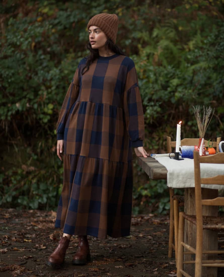 Beaumont Organic Aw23 Matilda-cay Knitted Check Dress In Walnut And Night Sky Check