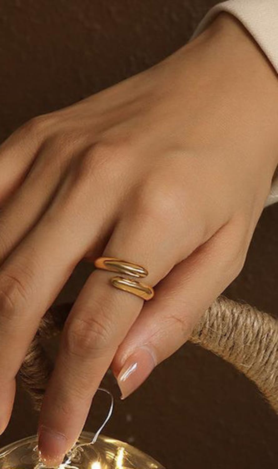 White Leaf White Curve Twist Gold Plate Ring