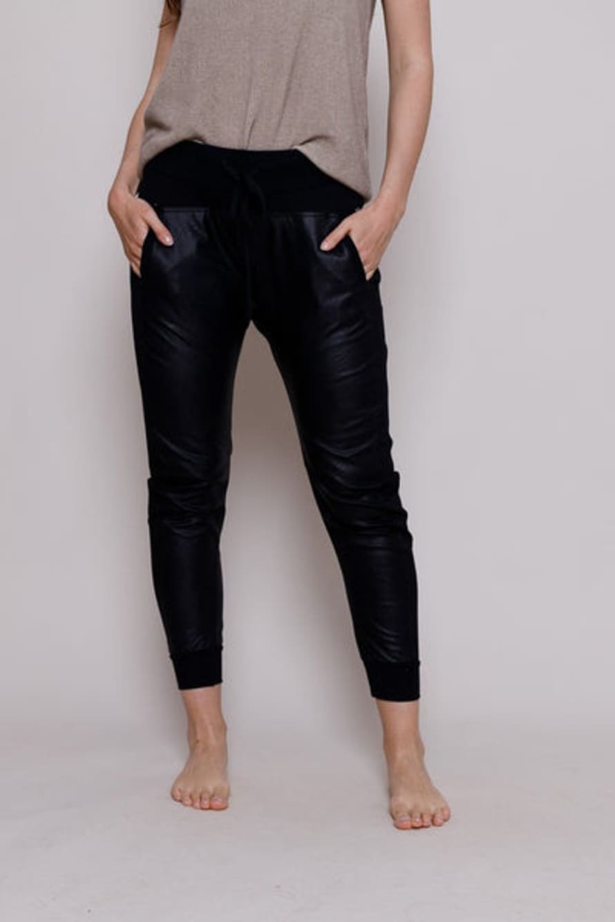 Dragonfly Boutique Online Suzy D Vegan Leather Leggings - Black/white