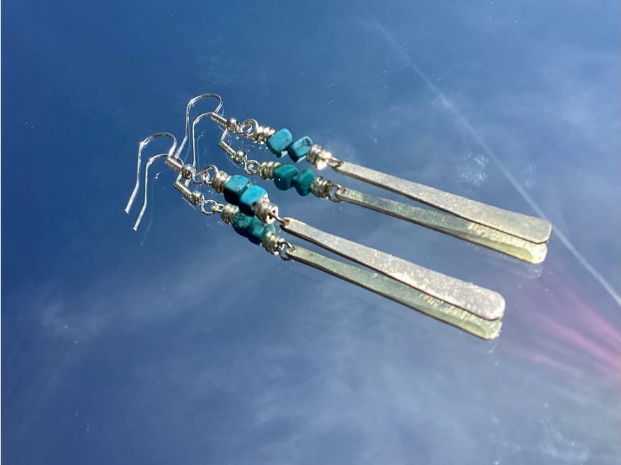 Bombolulu Medium Petal Turquoise Chip Earrings - Sliver Plated