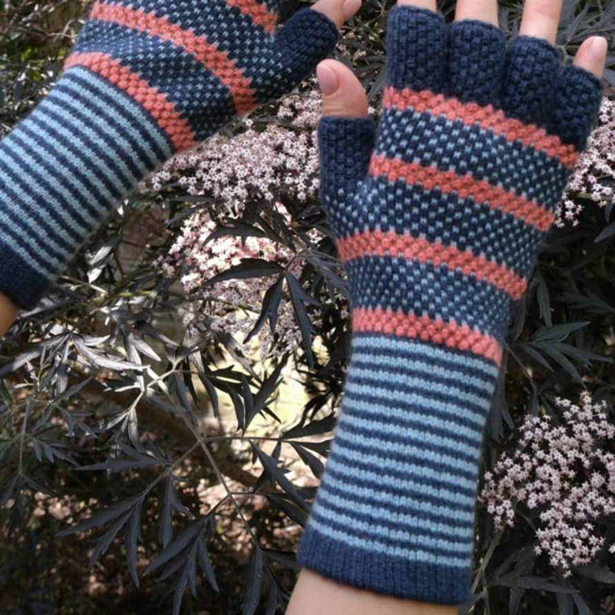 Quinton & Chadwick Tuck Stitch Fingerless Gloves - Teal & Coral