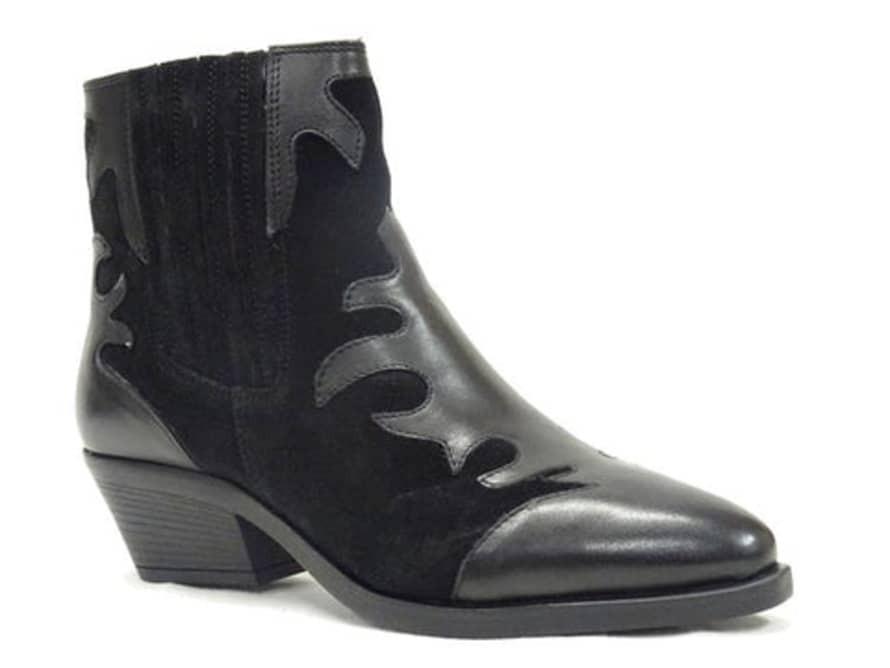 Maruti  Tessy Leather Boots - Black