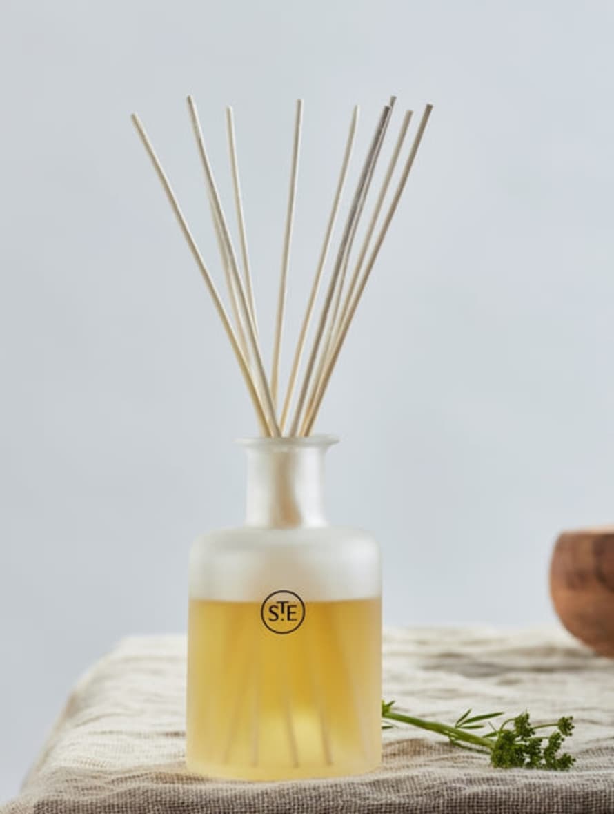 St Eval Candle Company - Thyme & Mint Reed Diffuser