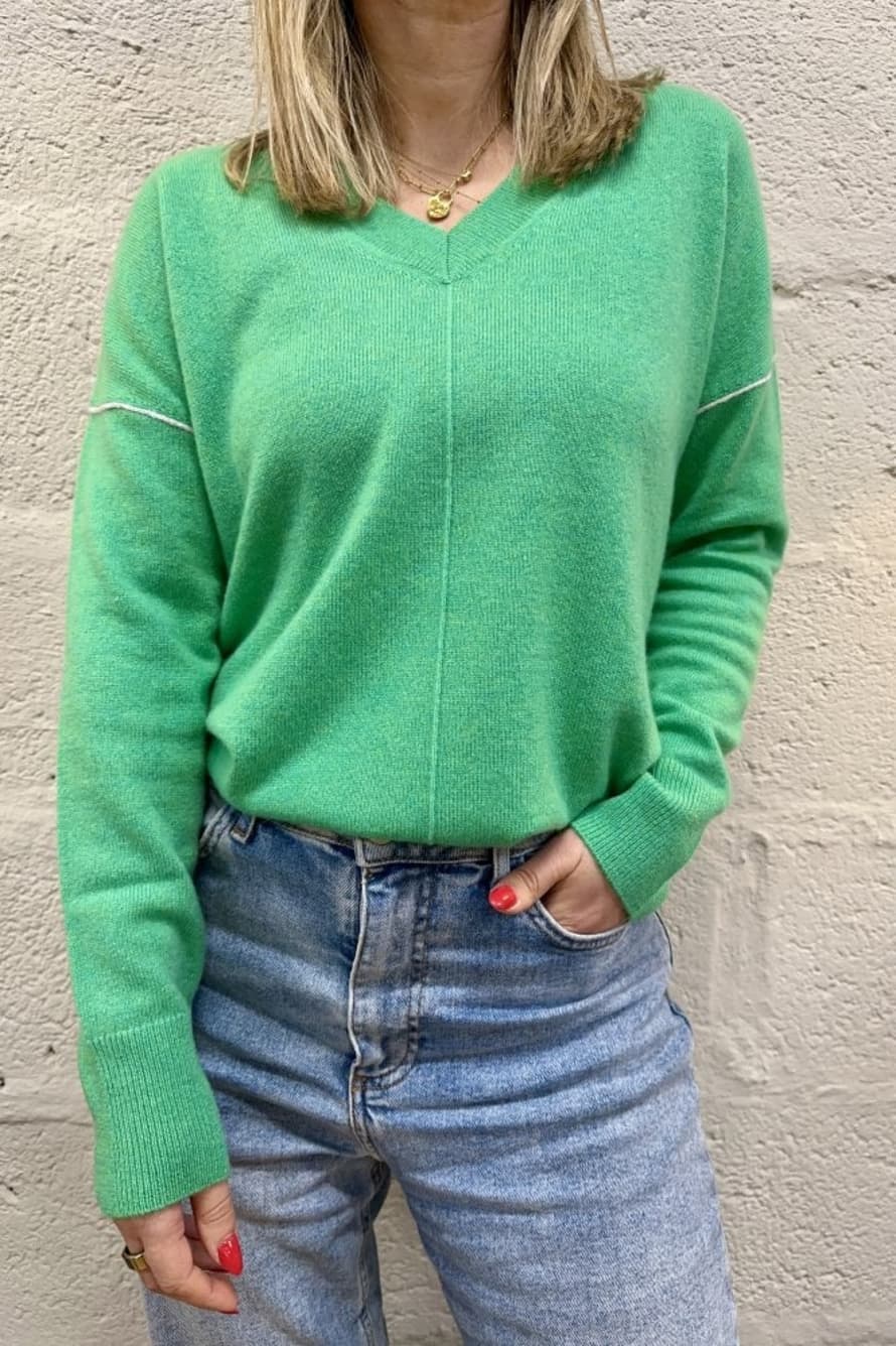 Kinross Piped Easy Vee Sweater