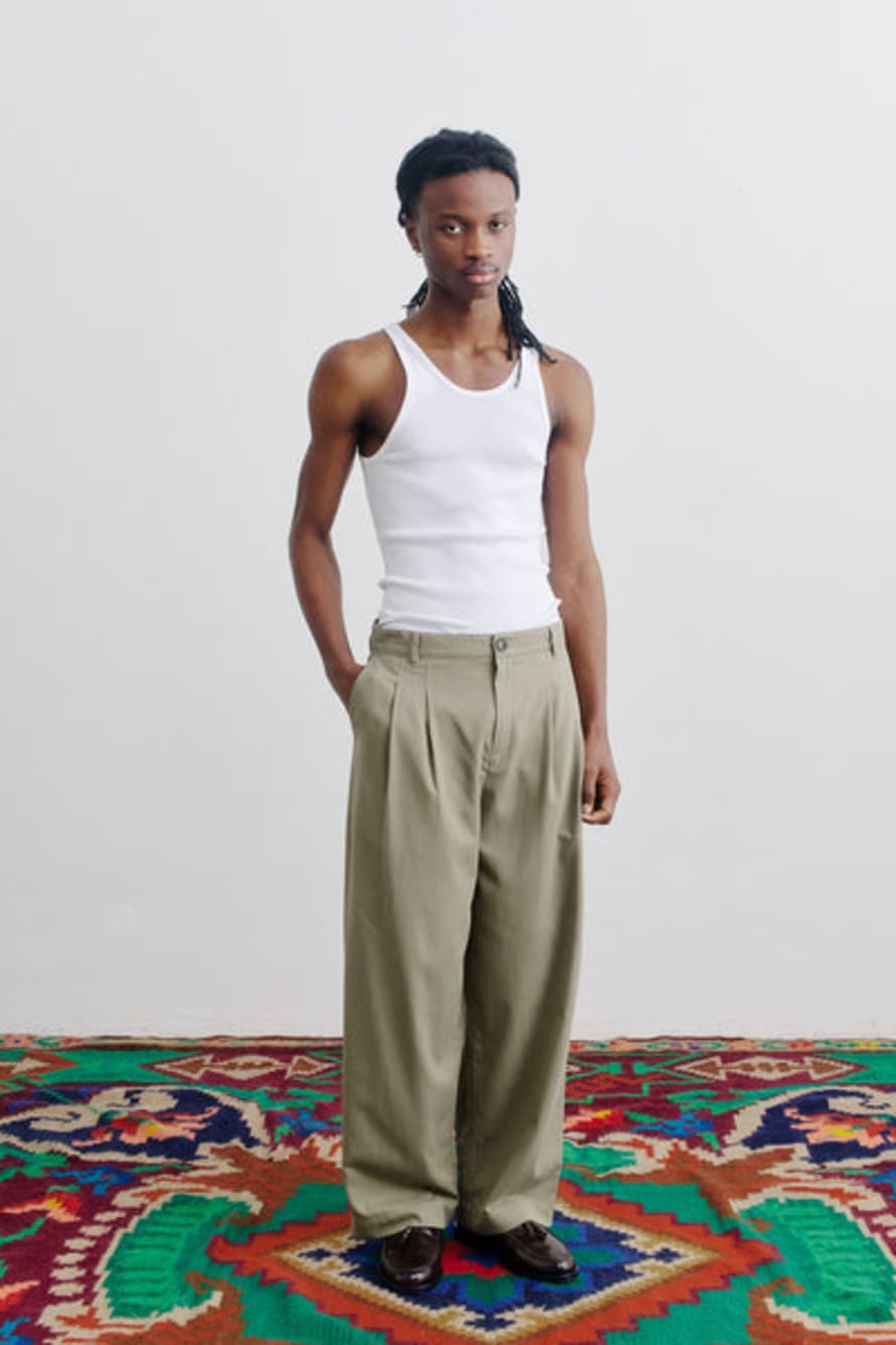A KIND OF GUISE Flexible Wide Trousers Chalk Green