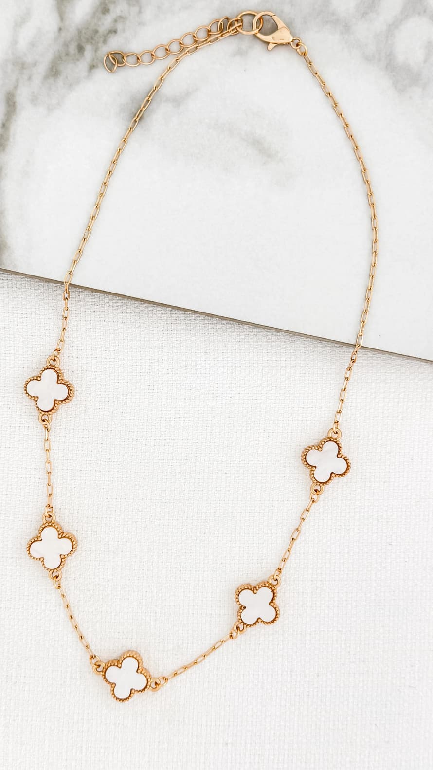 Envy Short Gold Necklace with 5 White Fleurs