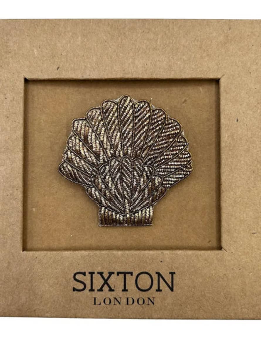 SIXTON LONDON : Gold Shell Pin / Embroidered Brooch