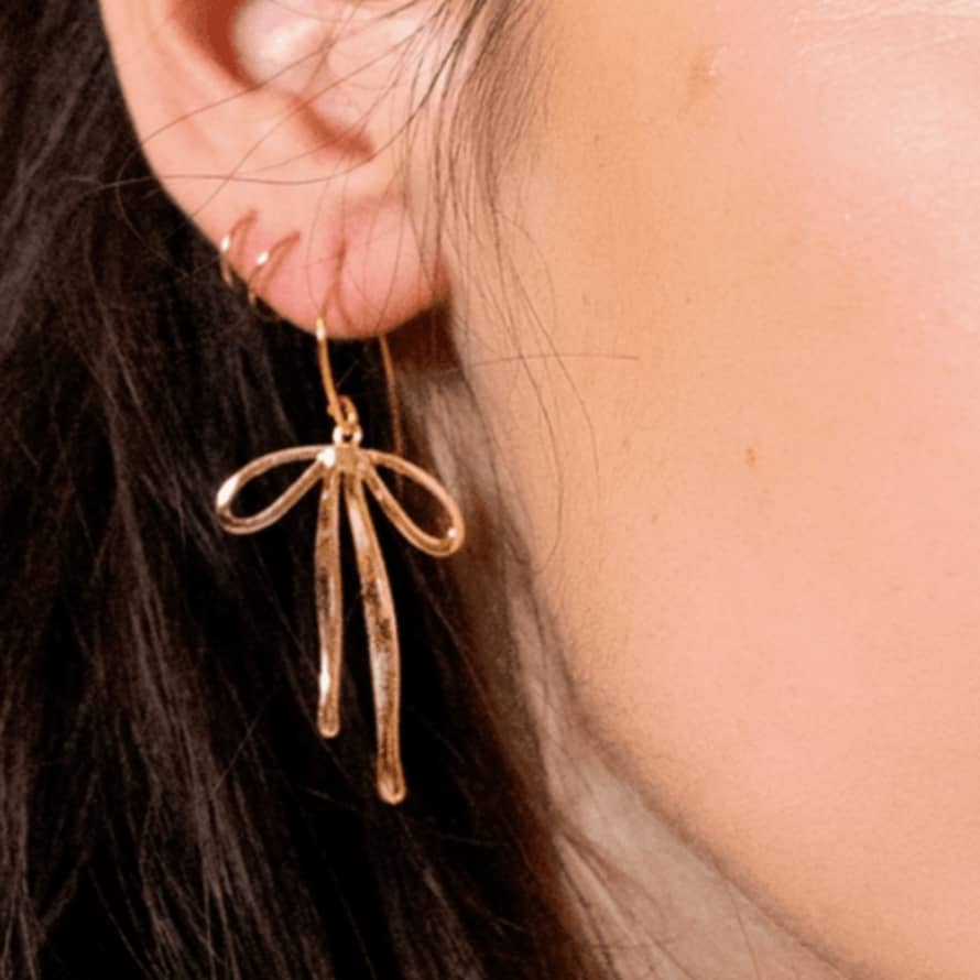 Edit & Oak Falling Bow Hook Earrings – 18k Gold Plated