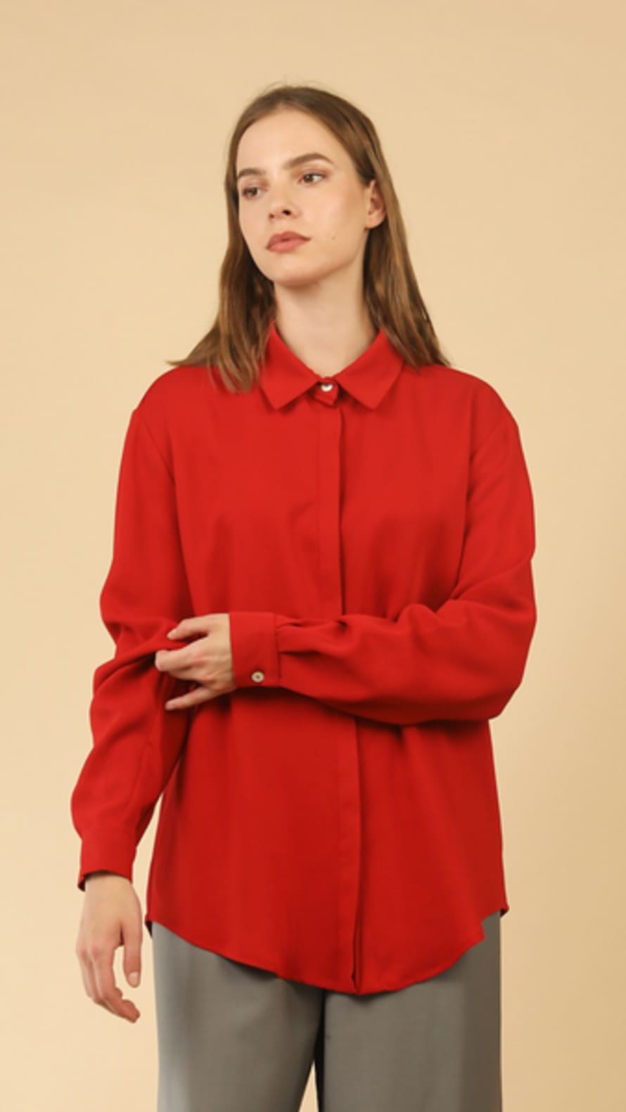 Lora Gene Tabby Essential Shirt In Cherry Red By