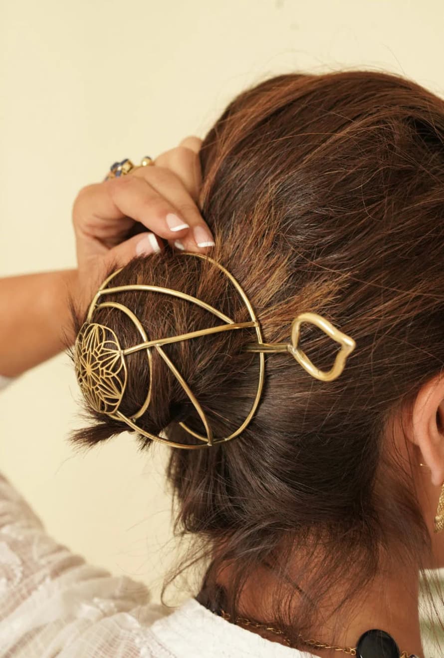 Urbiana Elegant Geometric Gold Hair Bun Clip – Handmade Artisan Hair Accessory