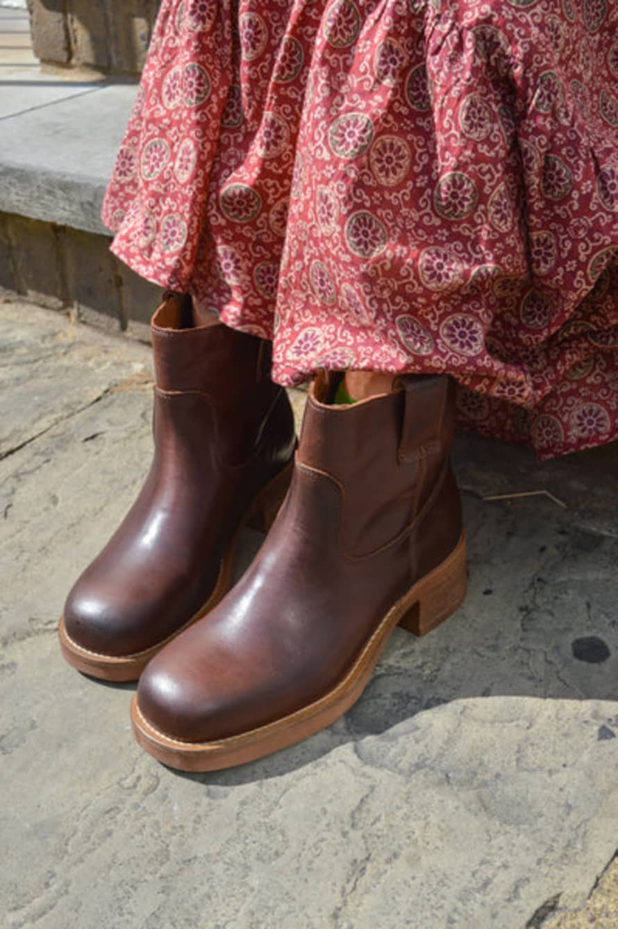 pavement Jenny Vintage Brown Boots